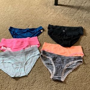 New 7 pairs the 2 black one lost the tag all other have the VS tag size Medium